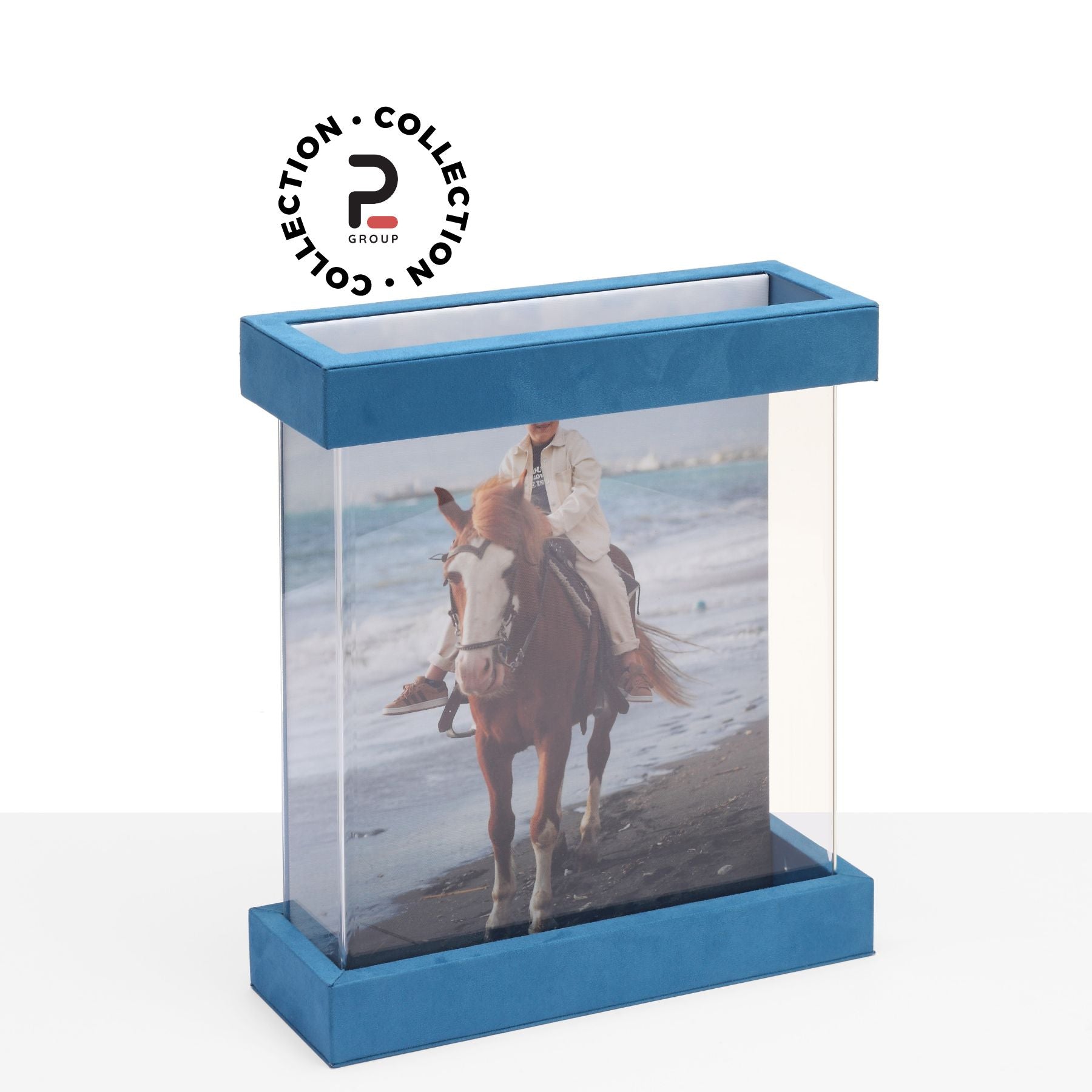 "Album fotografico Kit Martina 25x35 verticale", "Dettaglio cofanetto plexiglass Kit Martina", "Fotolibro con copertina personalizzata e dorso in ecopelle".
