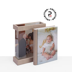 "Album fotografico Kit Martina 25x35 verticale", "Dettaglio cofanetto plexiglass Kit Martina", "Fotolibro con copertina personalizzata e dorso in ecopelle".