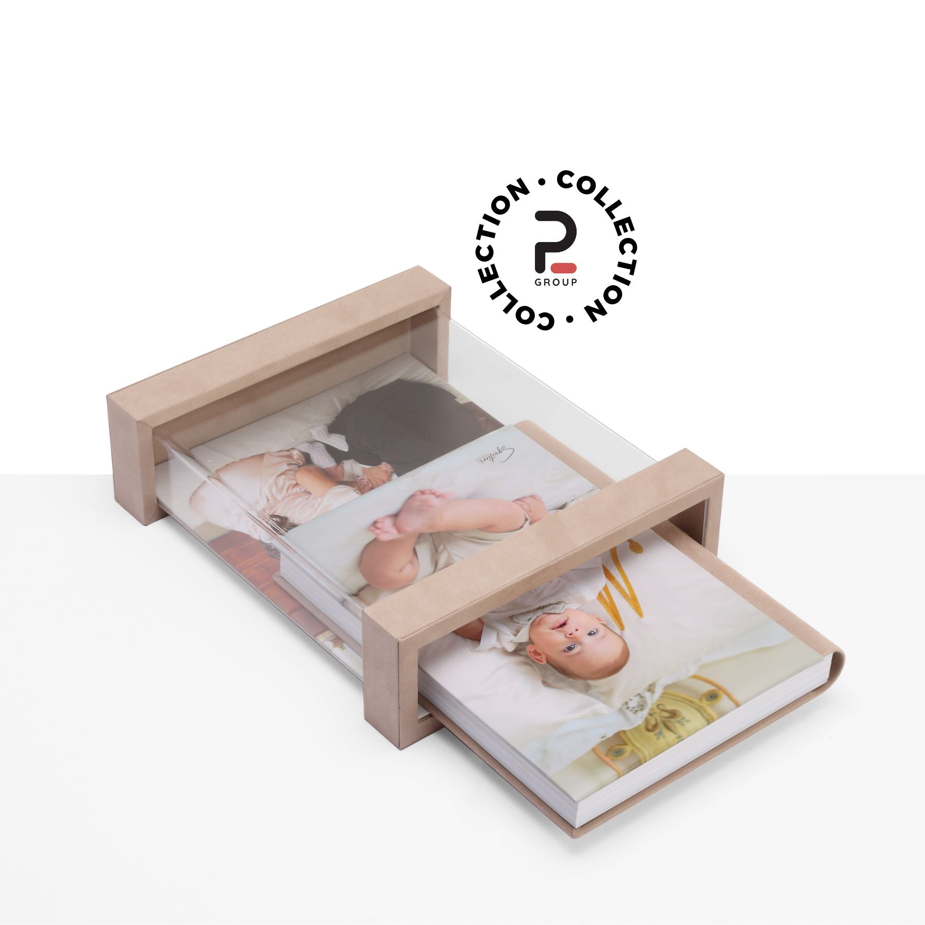"Album fotografico Kit Martina 25x35 verticale", "Dettaglio cofanetto plexiglass Kit Martina", "Fotolibro con copertina personalizzata e dorso in ecopelle".