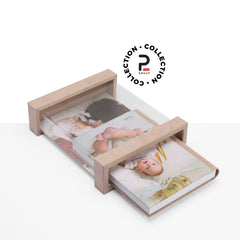 "Album fotografico Kit Martina 25x35 verticale", "Dettaglio cofanetto plexiglass Kit Martina", "Fotolibro con copertina personalizzata e dorso in ecopelle".