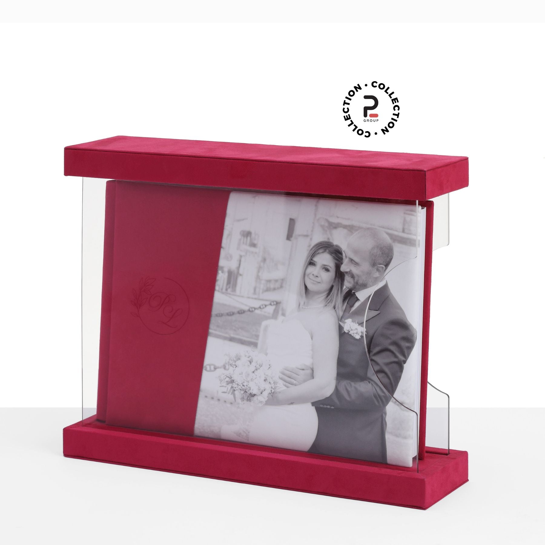 Scegli il Kit Amalfi Wedding. Il kit base include: Cofanetto Amalfi a teca, Album Grande con Fotocopertina e 2 Mini Album per i genitori. Disponibile 25x35 e 30x40.