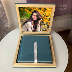 Cofanetto P62 per fotolibro in ecopelle con cornice in legno a vista